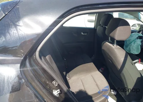 2020 Kia Rio 5-Door S z USA, uszkodzony, nr VIN 3KPA25AD2LE307033